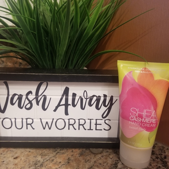 Bath and Body Works - Sweet Pea Lotion and Cream - Picture 3 of 3